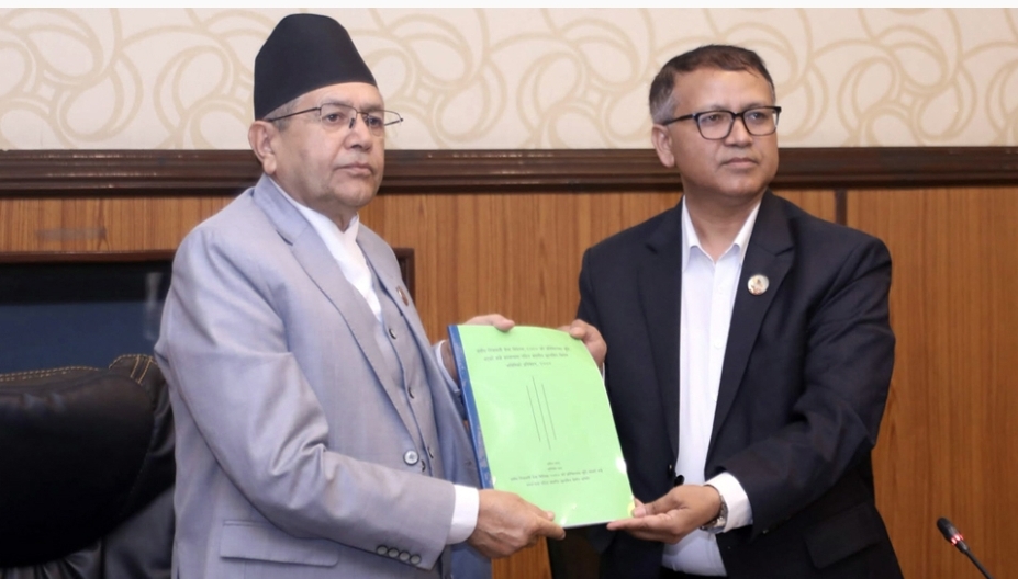 निजामती सेवा विधेयक त्रुटि छानबिन समिति द्वारा प्रतिवेदन सभामुख समक्ष बुझाइयो