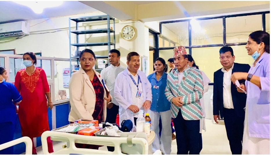 राप्ती प्रादेशिक अस्पतालमा मन्त्री सारुको छड्के अनुगमन, सेवा सुधारका लागि कडा निर्देशन