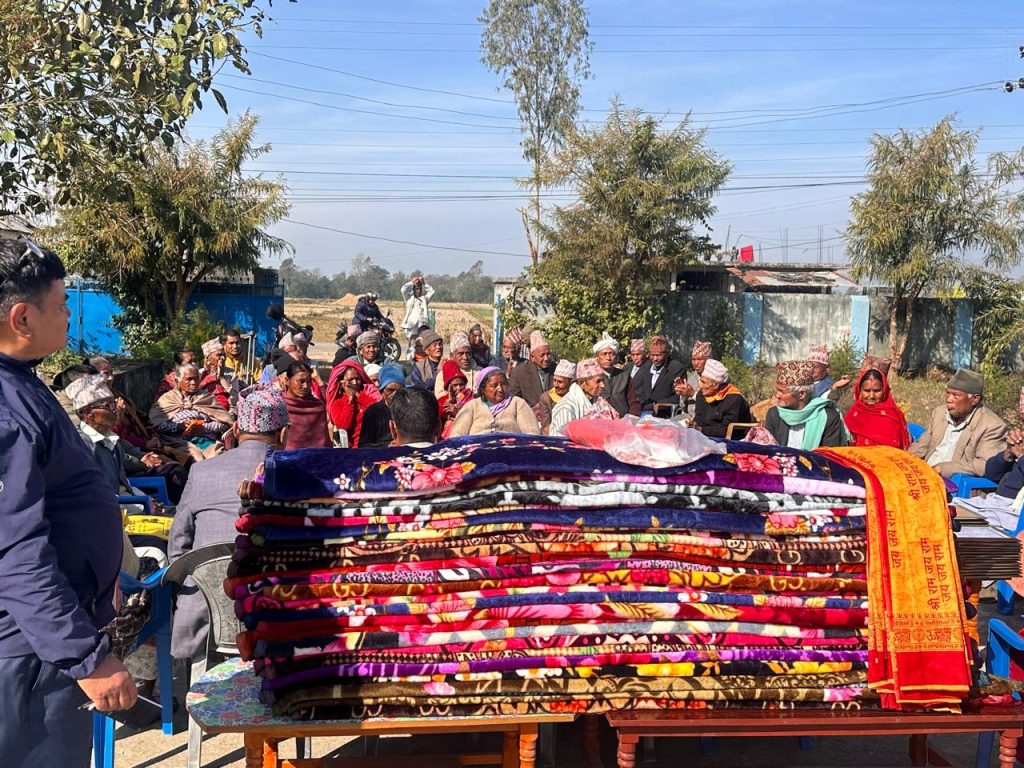 दंगीशरण गाउँपालिका–३ द्वारा जेष्ठ नागरिक तथा अपाङ्गता भएका व्यक्तिलाई न्यानो कपडा वितरण